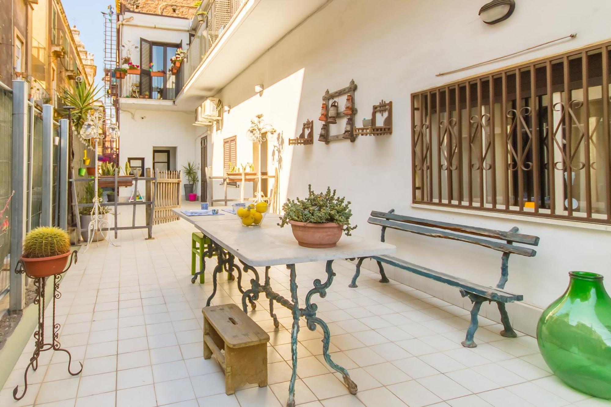 Arte House In The Historical Catania - Happy Rentals Ngoại thất bức ảnh